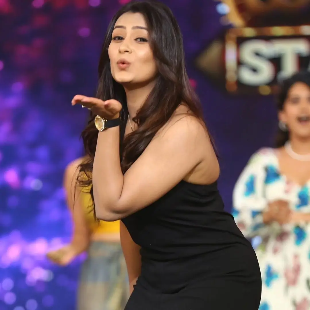 Telugu TV Actress Deepa Jagadeesh In Sleeveless Black Gown